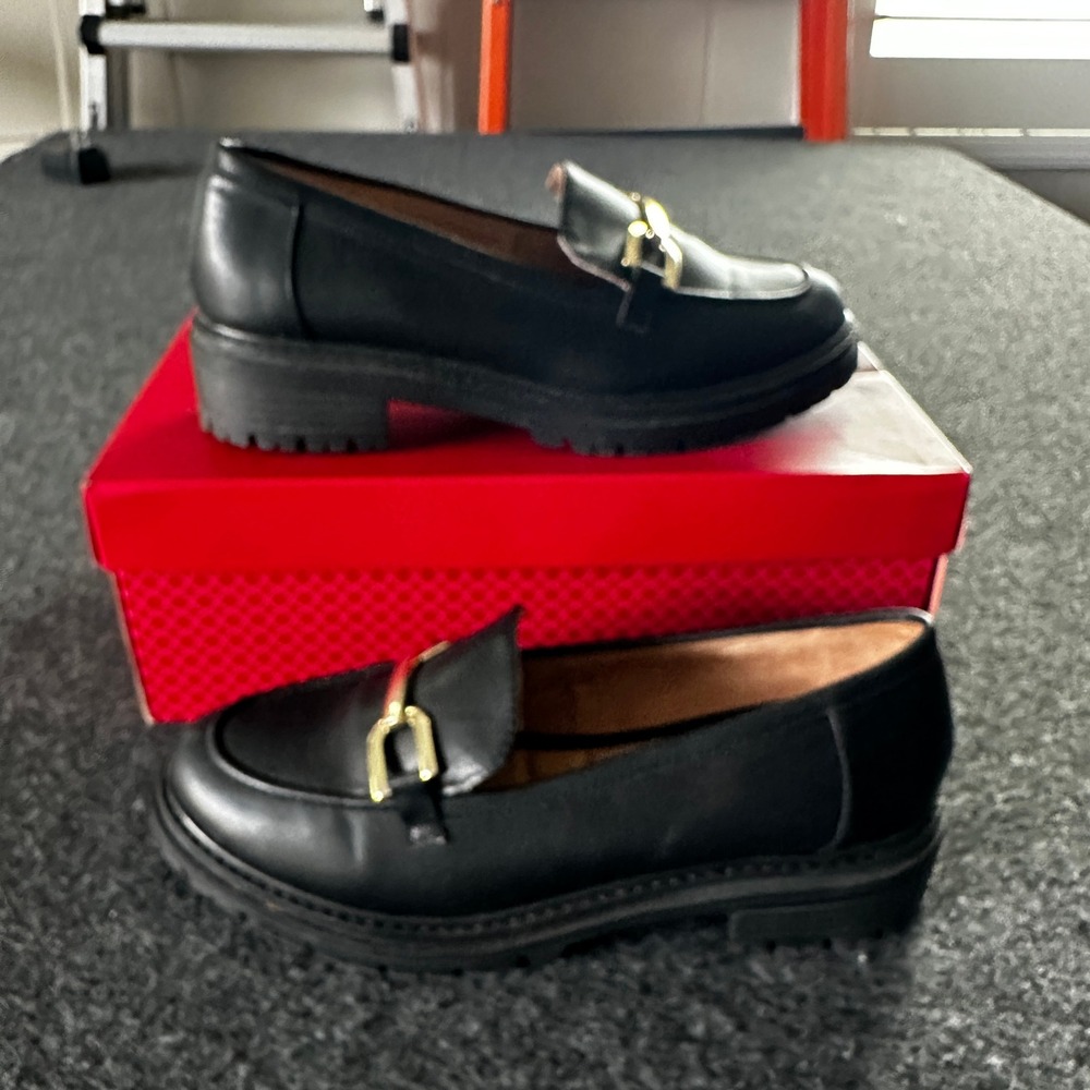 Kelly & Katie Major Black Lug Sole Loafers Gold Chain Detail Women Size 8M